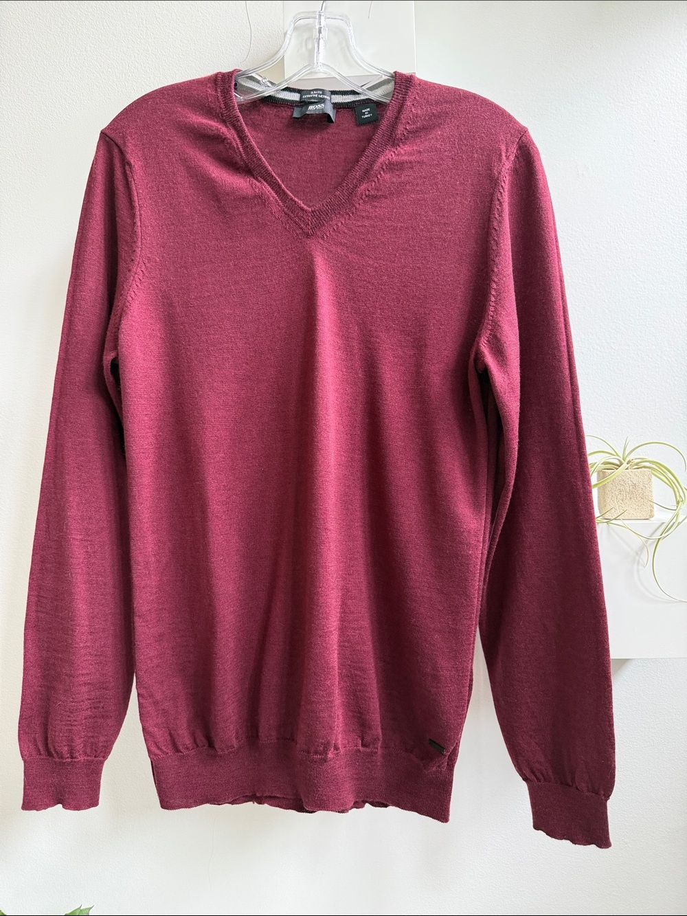 Boss Men's V-Neck Sweater in Burgundy